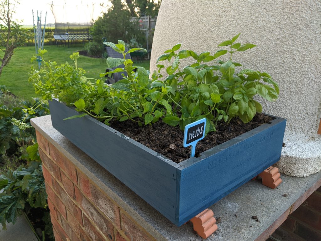 make a wooden planter using plasti dip