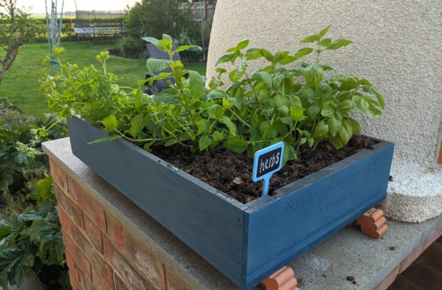 make a wooden planter using plasti dip